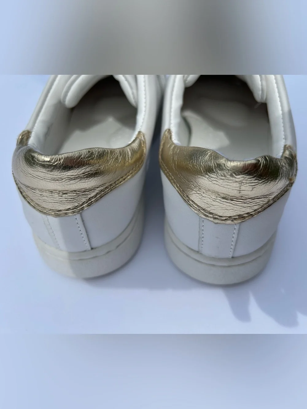 NWT🌷Sofft White & Light Gray Leather Sneakers with Gold Metallic Accent